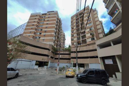Apartamento à venda com 100m², 2 quartos e 1 vagaFachada e portaria