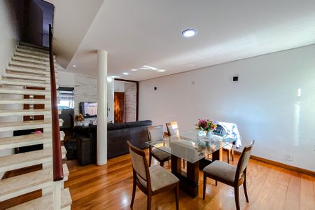 Casa à venda com 180m², 3 quartos e 4 vagasSala