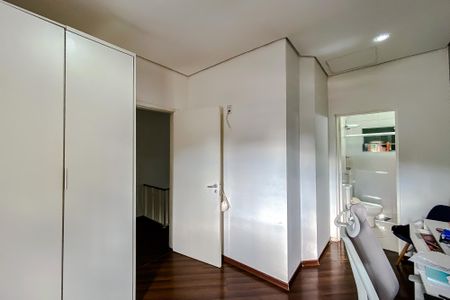 Casa à venda com 180m², 3 quartos e 4 vagasQuarto 2 - Suíte