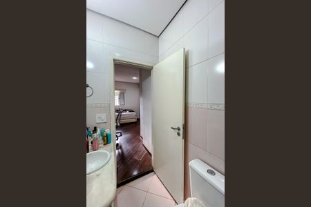 Casa à venda com 180m², 3 quartos e 4 vagasBanheiro da Suíte 2