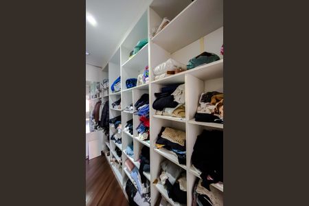 Casa à venda com 180m², 3 quartos e 4 vagasQuarto 1 - Suíte