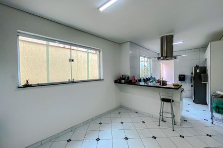 Casa à venda com 180m², 3 quartos e 4 vagasCozinha
