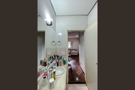 Casa à venda com 180m², 3 quartos e 4 vagasBanheiro da Suíte 2