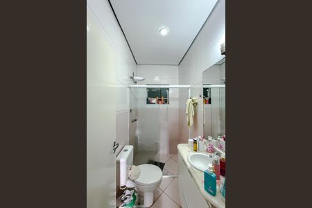 Casa à venda com 180m², 3 quartos e 4 vagasBanheiro da Suíte 2