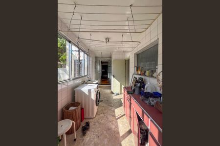 Apartamento à venda com 234m², 3 quartos e 1 vagaÁrea de Serviço