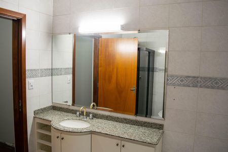 Casa para alugar com 259m², 3 quartos e 4 vagasBanheiro da Suíte