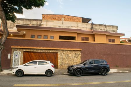Casa para alugar com 259m², 3 quartos e 4 vagasFachada
