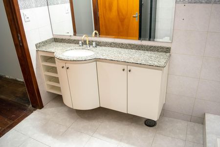 Casa para alugar com 259m², 3 quartos e 4 vagasBanheiro da Suíte