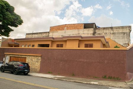 Casa para alugar com 259m², 3 quartos e 4 vagasFachada