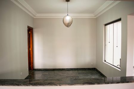 Casa para alugar com 259m², 3 quartos e 4 vagasSala