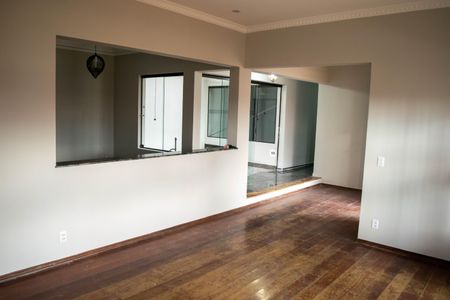 Casa para alugar com 259m², 3 quartos e 4 vagasSala