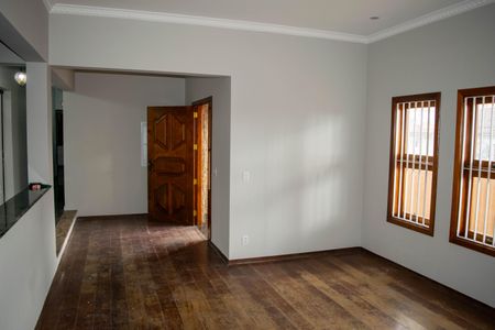 Casa para alugar com 259m², 3 quartos e 4 vagasSala