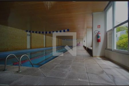 Apartamento para alugar com 162m², 3 quartos e 2 vagas Apartamento para alugar com 162m², 3 quartos e 2 vagasÁrea Comum - Piscina Coberta