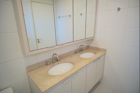 Apartamento para alugar com 162m², 3 quartos e 2 vagasBanheiro da Suíte 1