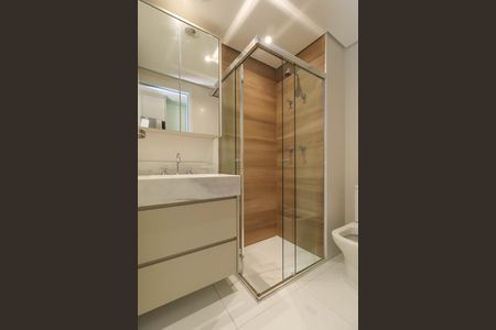 Banheiro de kitnet/studio para alugar com 1 quarto, 23m² em Pinheiros, São Paulo