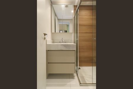 Banheiro de kitnet/studio para alugar com 1 quarto, 23m² em Pinheiros, São Paulo