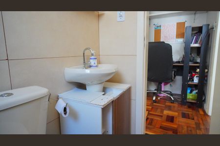 Banheiro  de apartamento para alugar com 1 quarto, 42m² em Passo D’areia, Porto Alegre