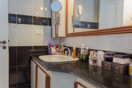 Apartamento à venda com 153m², 4 quartos e 3 vagasBanheiro da Suíte 1