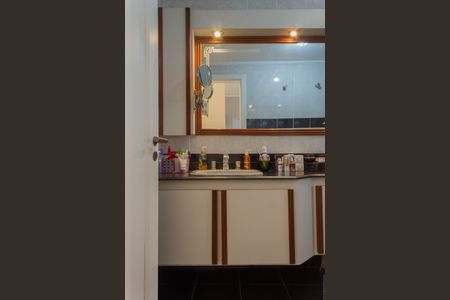 Apartamento à venda com 153m², 4 quartos e 3 vagasBanheiro da Suíte 1