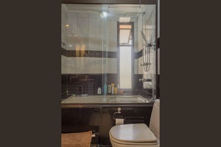 Apartamento à venda com 153m², 4 quartos e 3 vagasBanheiro da Suíte 1