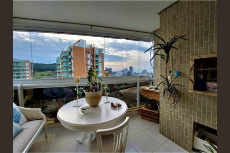 Apartamento para alugar com 166m², 4 quartos e 2 vagasVaranda