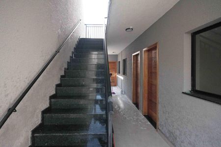 Apartamento para alugar com 34m², 2 quartos e sem vaga Apartamento para alugar com 34m², 2 quartos e sem vagaEscada