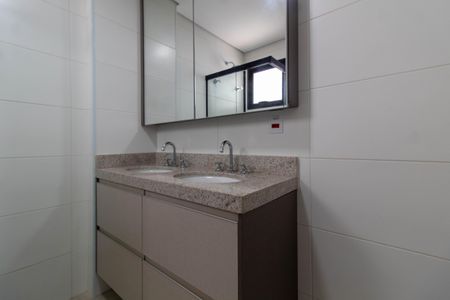 Casa de condomínio à venda com 130m², 2 quartos e 2 vagasBANHEIRO DA SUITE 2