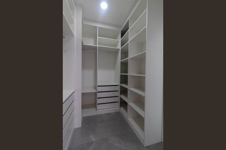 Casa de condomínio à venda com 130m², 2 quartos e 2 vagasCLOSET SUITE 1