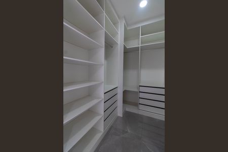Casa de condomínio à venda com 130m², 2 quartos e 2 vagasCLOSET SUITE 1