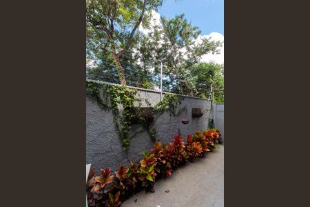 Casa de condomínio à venda com 130m², 2 quartos e 2 vagasÁREA EXTERNA FUNDOS