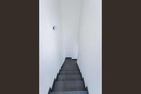 Apartamento à venda com 60m², 2 quartos e 1 vagaEscada