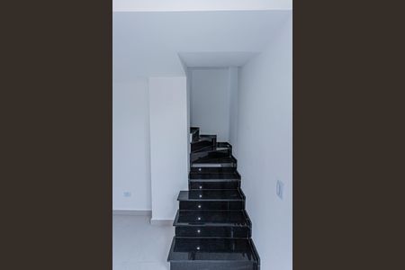 Apartamento à venda com 60m², 2 quartos e 1 vagaEscada