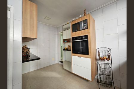 Casa para alugar com 400m², 5 quartos e 8 vagasCozinha