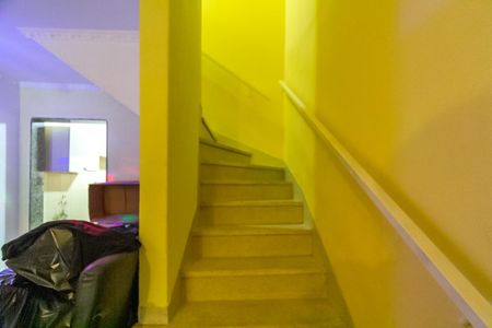 Casa para alugar com 180m², 2 quartos e 1 vagaEscada