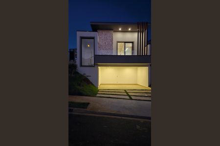 Casa de condomínio à venda com 130m², 3 quartos e 4 vagas