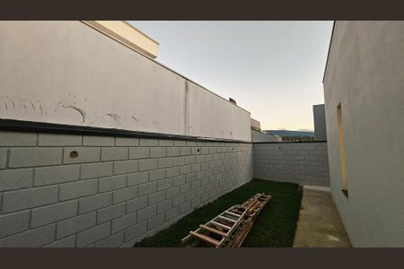 Casa de condomínio à venda com 130m², 3 quartos e 4 vagas