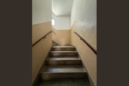 Apartamento à venda com 71m², 2 quartos e 1 vagaÁrea Comum - Escada 