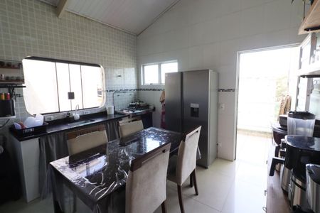 Casa à venda com 215m², 3 quartos e 2 vagasCozinha