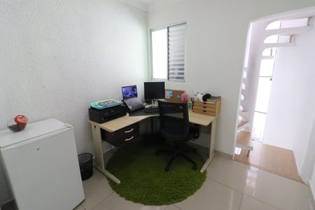 Casa à venda com 215m², 3 quartos e 2 vagasEscritório