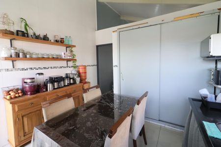 Casa à venda com 215m², 3 quartos e 2 vagasCozinha
