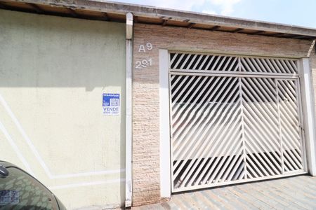 Casa à venda com 215m², 3 quartos e 2 vagasFachada