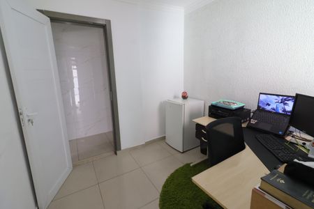 Casa à venda com 215m², 3 quartos e 2 vagasEscritório
