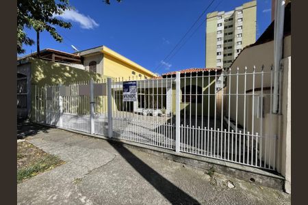 Casa para alugar com 400m², 2 quartos e 4 vagasFachada + Placa