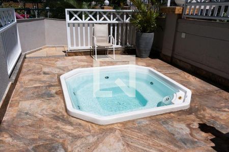 Apartamento para alugar com 158m², 3 quartos e 3 vagas Apartamento para alugar com 158m², 3 quartos e 3 vagasÁrea comum - Piscina