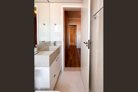 Apartamento para alugar com 158m², 3 quartos e 3 vagas Apartamento para alugar com 158m², 3 quartos e 3 vagasBanheiro da Suíte 2