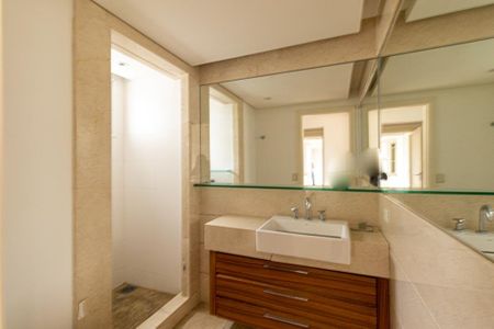 Apartamento para alugar com 112m², 1 quarto e 2 vagas Apartamento para alugar com 112m², 1 quarto e 2 vagasBanheiro da Suite