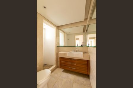 Apartamento para alugar com 112m², 1 quarto e 2 vagas Apartamento para alugar com 112m², 1 quarto e 2 vagasBanheiro da Suite