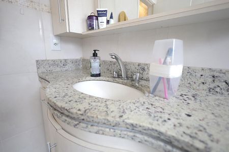 Casa à venda com 173m², 3 quartos e 2 vagasBanheiro 
