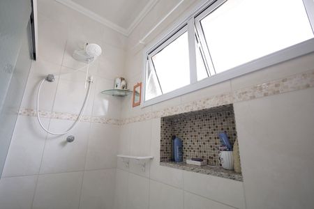 Casa à venda com 173m², 3 quartos e 2 vagasBanheiro 