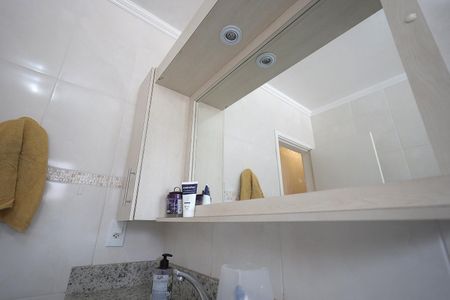 Casa à venda com 173m², 3 quartos e 2 vagasBanheiro 